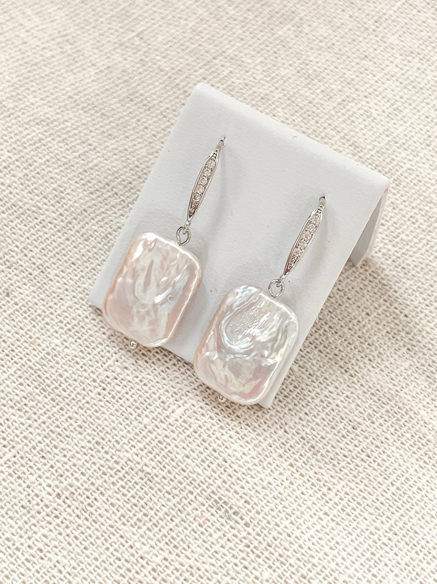 Mila Pearl Earings