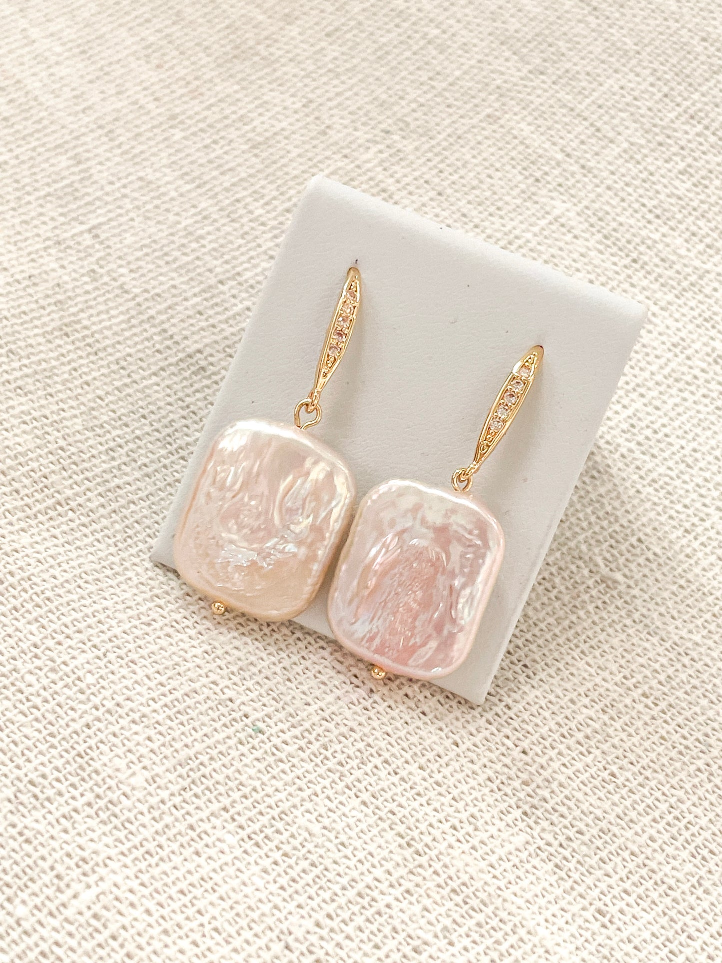 Mila Pearl Earings