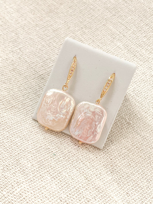 Mila Pearl Earings